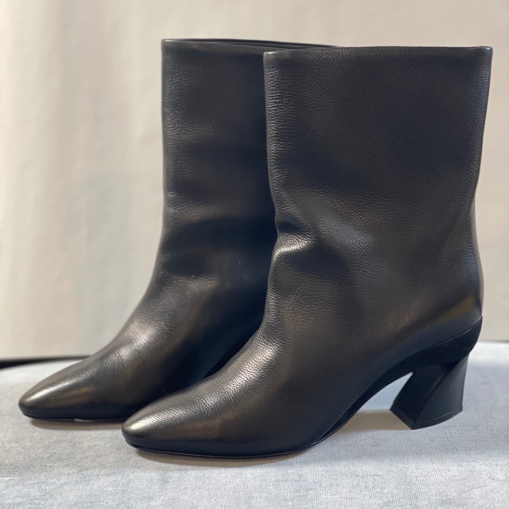 FERRAGAMO Black boots